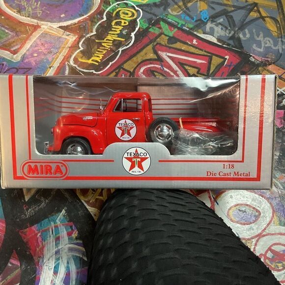 Texaco 1953 Chevrolet Pick-Up Die-Cast Truck - 1:18 Scale w/ Barrels (Made 1997) - Picture 2 of 9